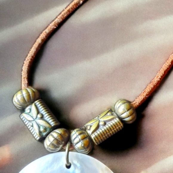 Shell necklace - Picture 2 of 4